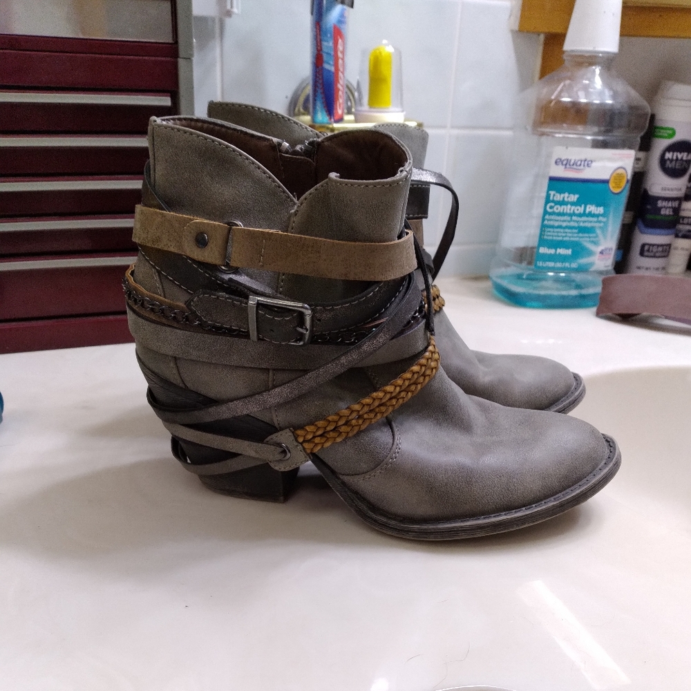Cute Grey Boots Size 7